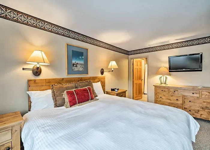Big Sky Condo With Mountain Views, Hike, Ski And Fish!