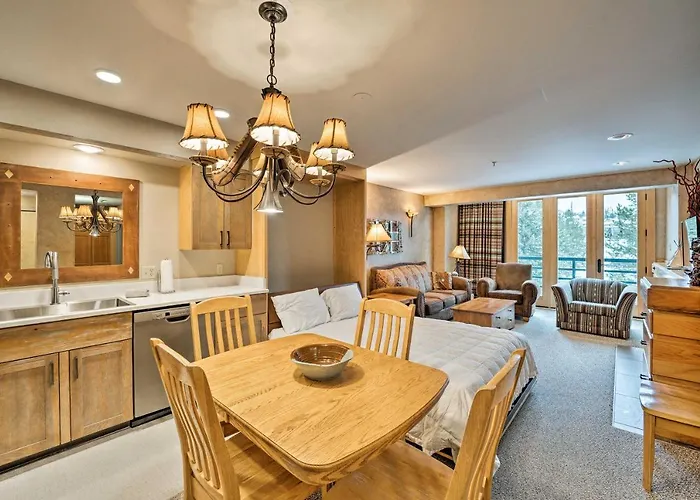 Big Sky Condo With Mountain Views, Hike, Ski And Fish!